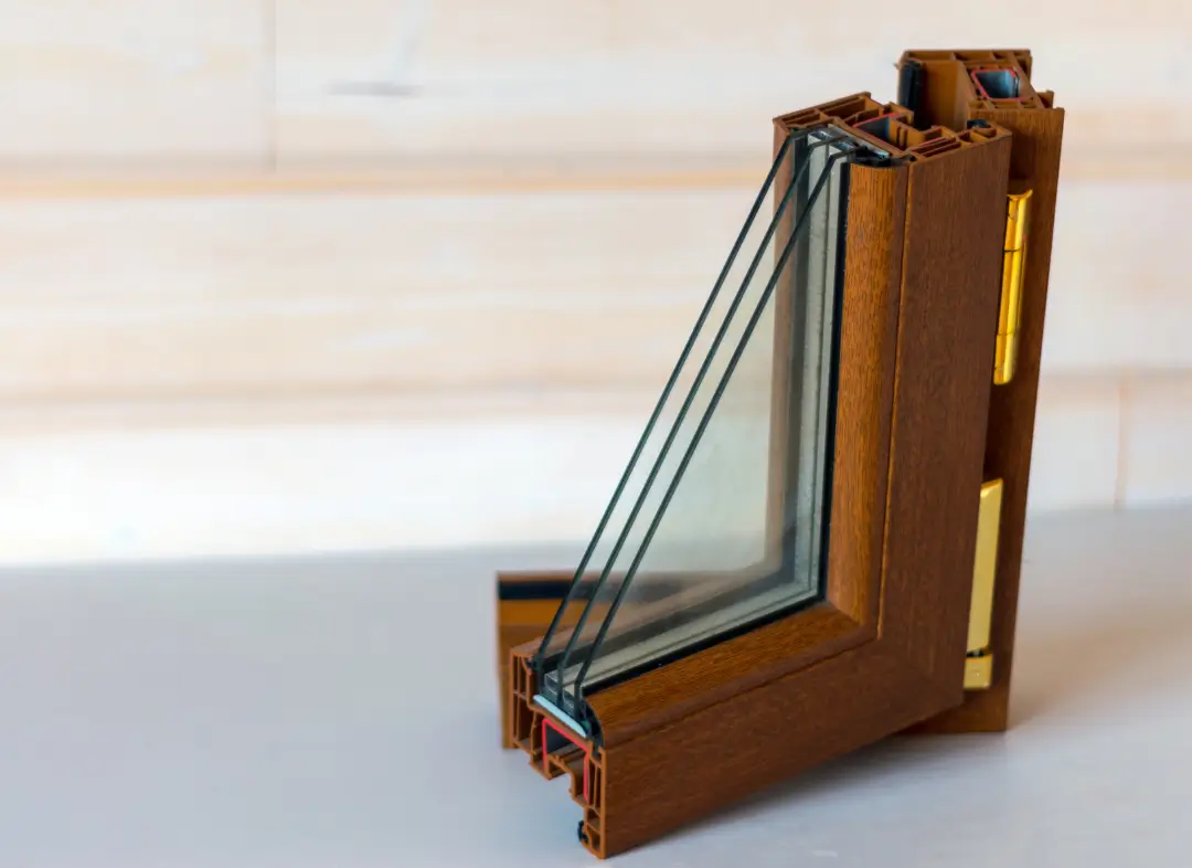 Installation de fenêtre en bois sur mesure Ormes